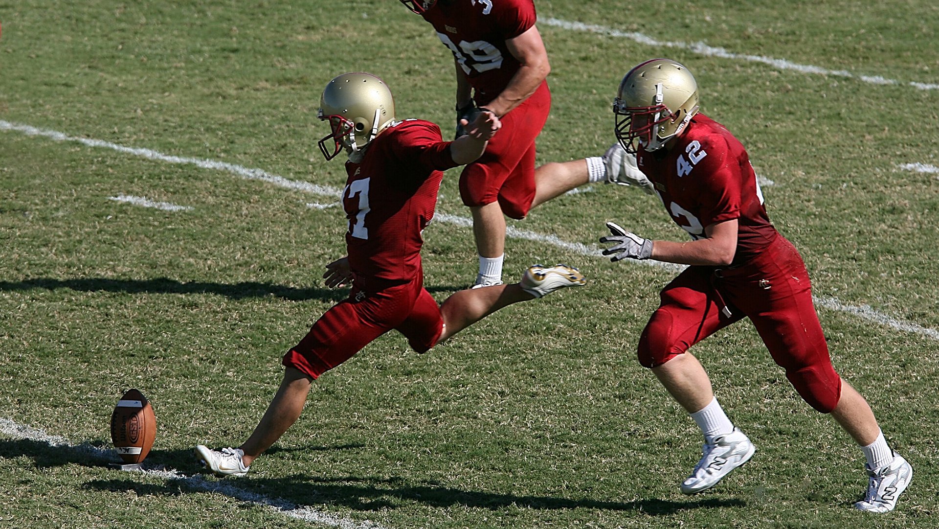 年轻球员表现出色，助共和国建立法甲统治，年轻球员足球